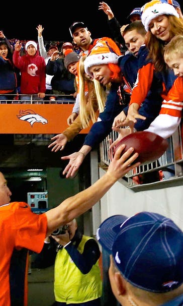 Manning, teammates to host a charity fight song conducting battle